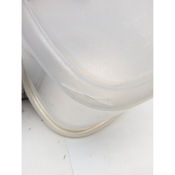 Rubbermaid 3 Qt Servin Saver #6 Sheer Square Canister Storage Stress Crack - Picture 5 of 11